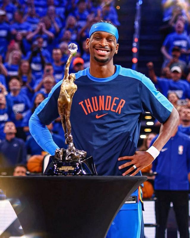 爱游戏体育app下载-NBA奖项预测：MVP&amp;DPOY毫无悬念 最佳新秀归属康神